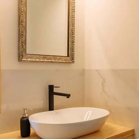 Real By Mycelia Vila *